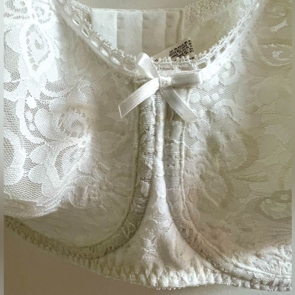 3 Bras (1 Bali 2 Glamorise) 38D - Picture 6 of 15